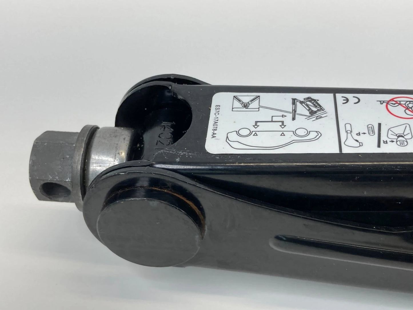 2014-2017 FORD FUSION EMERGENCY SPARE TIRE JACK TOOL KIT W/ RETAINER HOLD DOWN