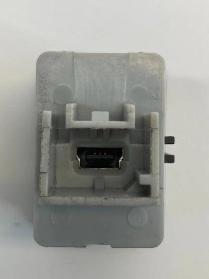2011 2012 GMC ACADIA INSTRUMENT AUXILIARY JACK USB SOCKET RECEPTACLE 20928734