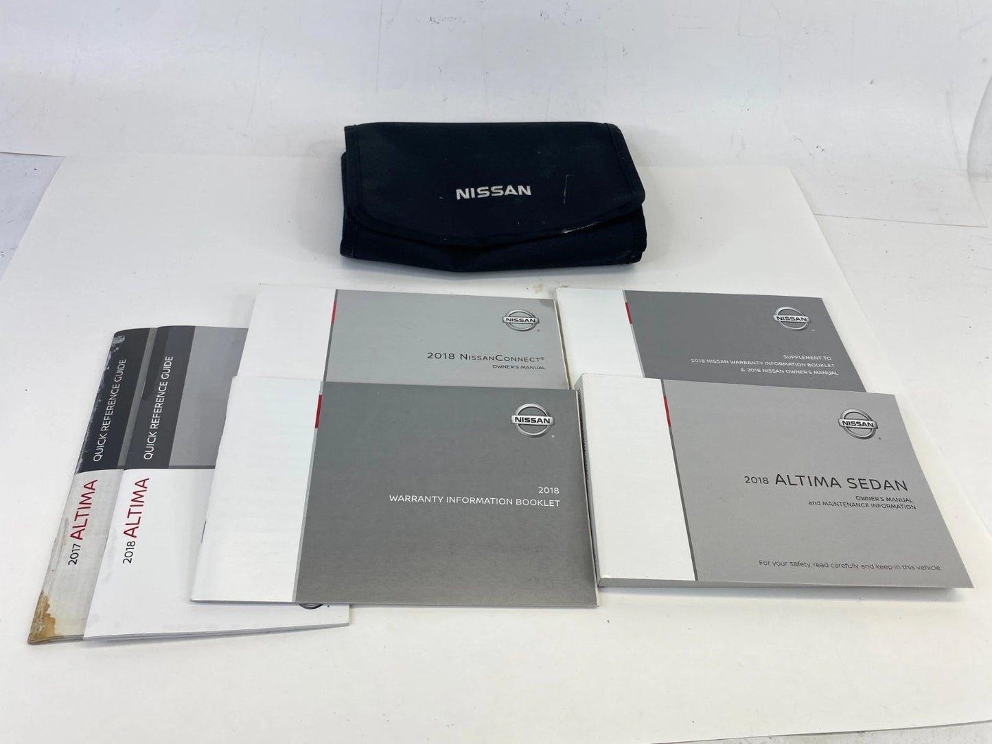 2018 Nissan Altima SV SEDAN Owners Manual Information Guide Book Set w / Case