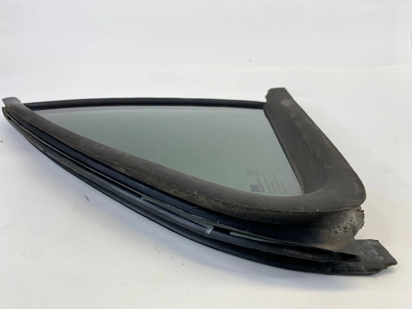 2003-2009 KIA SORENTO REAR RIGHT PASSENGER DOOR QUARTER VENT GLASS OEM