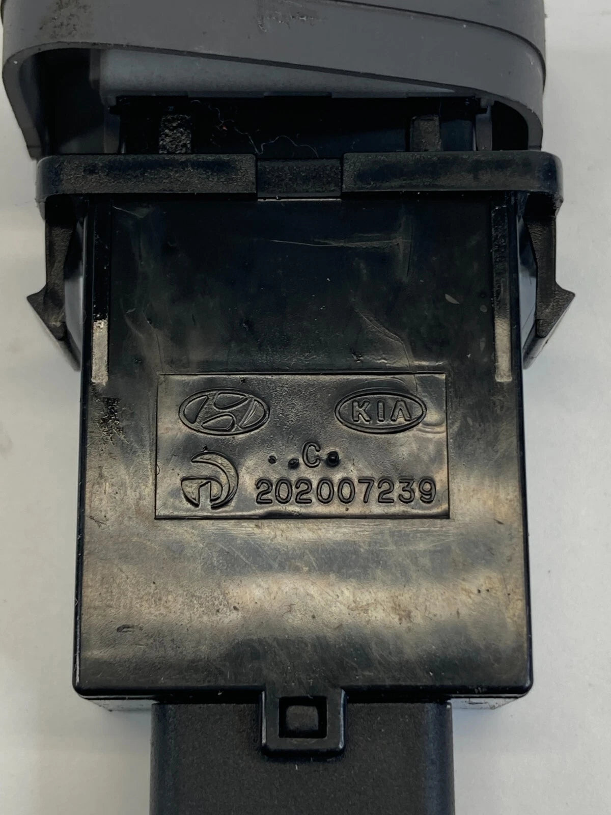 2011-2013 HYUNDAI ELANTRA 1.8L LEFT DASH STAB TRACTION BUTTON SWITCH 202007239