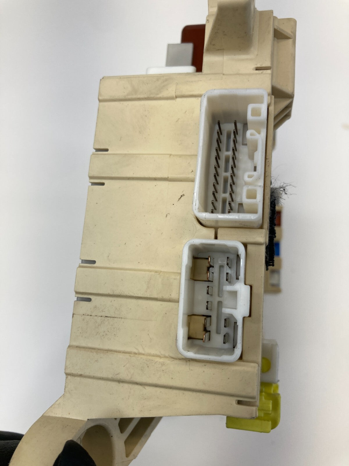 2004-2006 Lexus LS430 4.3L V8 Interior Cabin Right Side Fuse Relay Junction Box