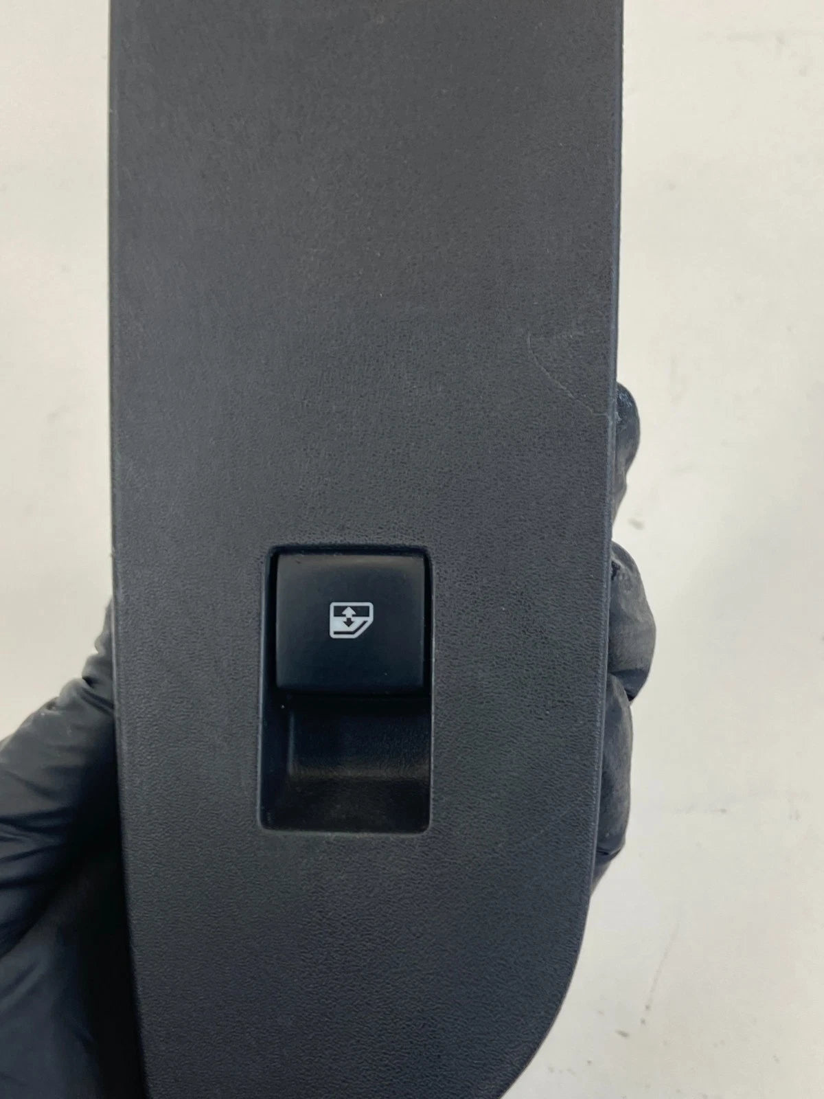 2010-2017 GMC TERRAIN FRONT RIGHT DOOR POWER WINDOW SWITCH W/ BEZEL 25946839