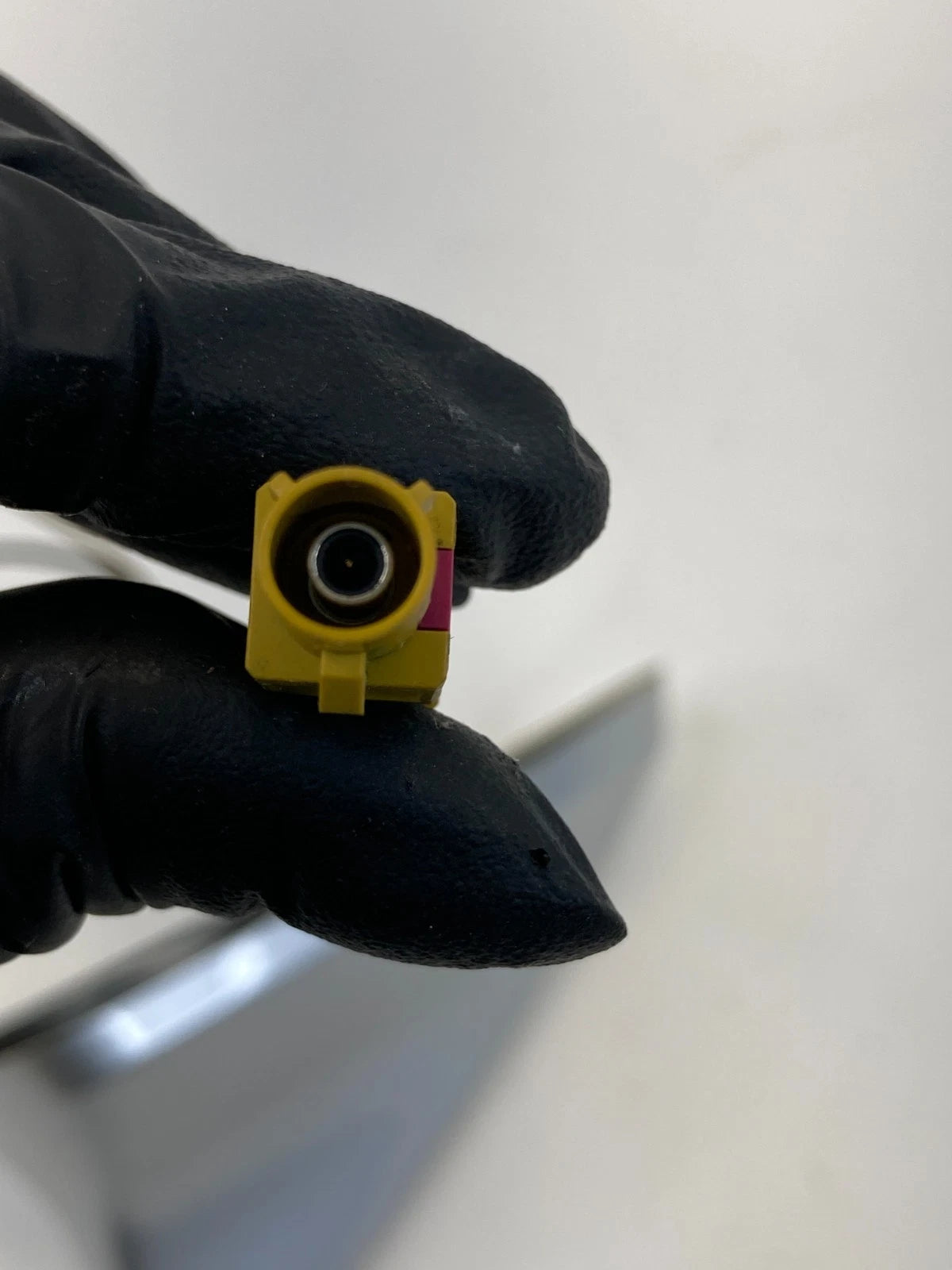 2009-2011 CADILLAC STS ROOF MOUNT RADIO ANTENNA FIN SHARK 20815152 OEM