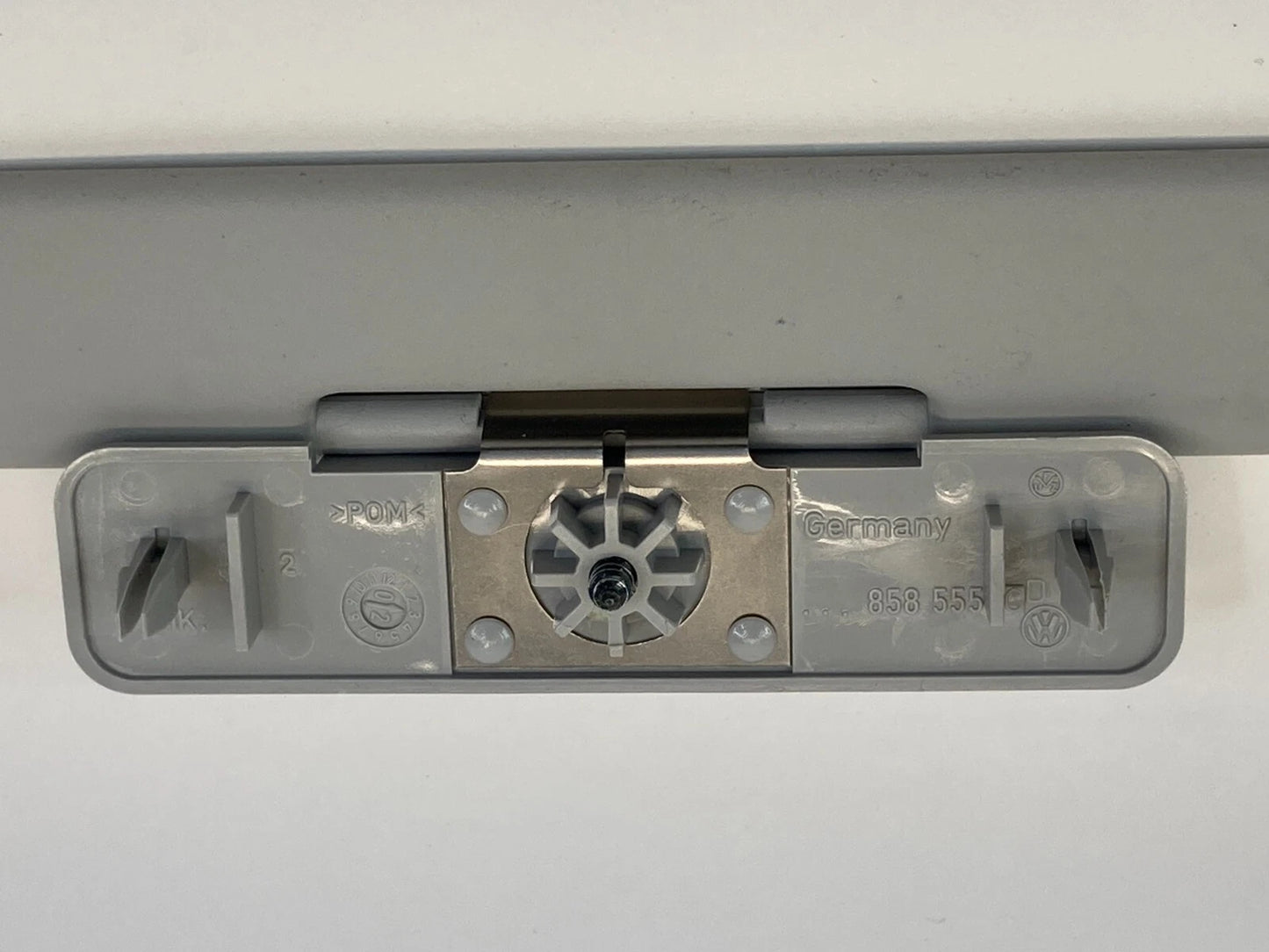 98-05 VOLKSWAGEN PASSAT CENTER MIDDLE TOP SUNVISOR SUN VISOR SHADE 3B0858555D
