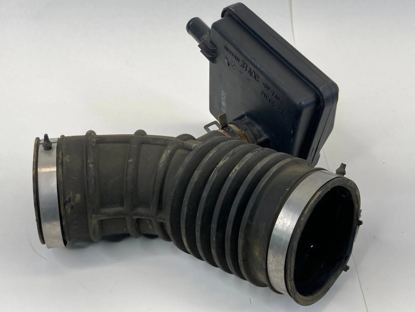 2013-2018 Nissan Altima 2.5L L4 Air Intake Cleaner Resonator Duct Tube Pipe Hose