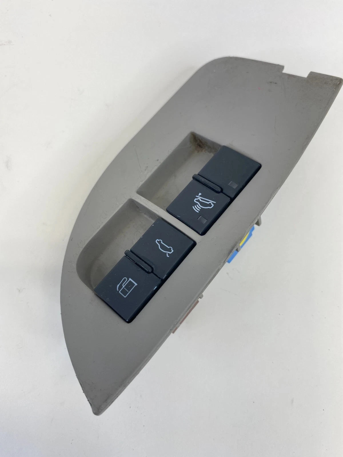 2002-2008 AUDI A4 FL FUEL DOOR TRUNK RELEASE ALARM SWITCH BEZEL OEM 8E1-959-527