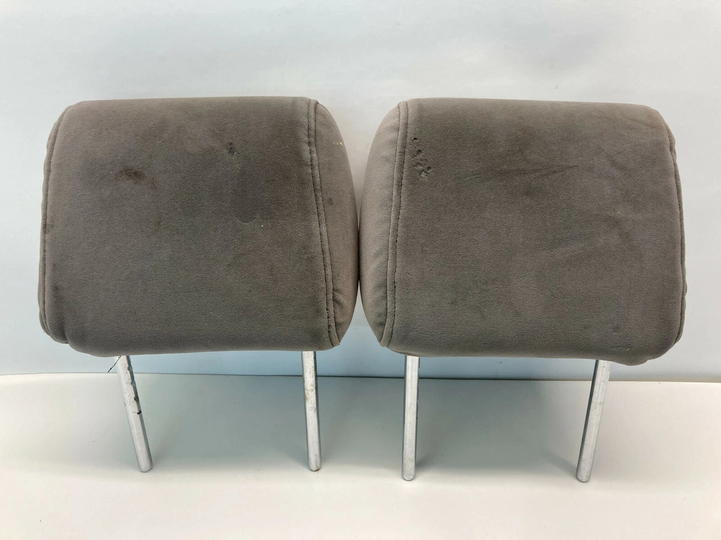 2007 2008 TOYOTA SOLARA FRONT DRIVER & PASSENGER SEAT HEADREST HEAD REST SET