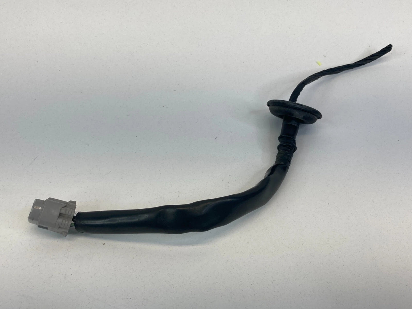 2006-2009 PONTIAC TORRENT REAR LEFT TAIL LIGHT WIRE HARNESS CABLE CONNECTOR OEM