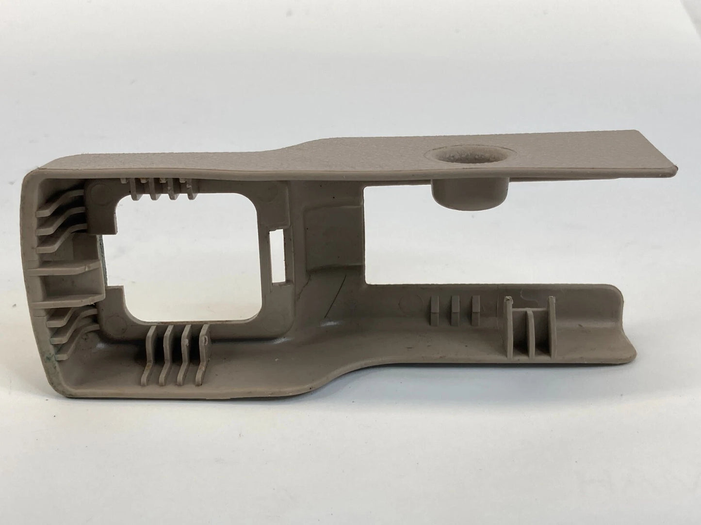 05 06 07 08 09 10 KIA SPORTAGE FRONT SEAT RIGHT SIDE TRACK COVER CAP TRIM OEM