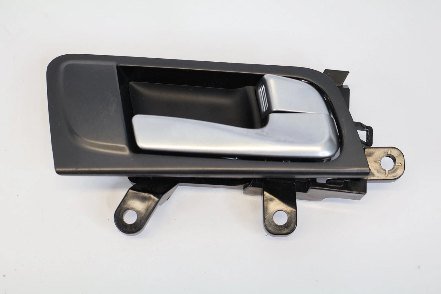 2014-2016 KIA OPTIMA FRONT RIGHT SIDE INNER DOOR HANDLE W/ BEZEL 2469953CRP OEM