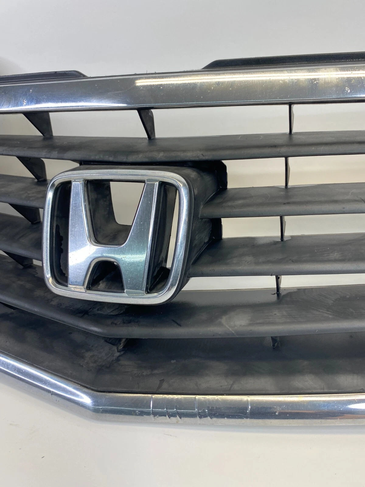 1999-2001 HONDA ODYSSEY FRONT UPPER CENTER CHROME GRILL GRILLE 71121-S0X-A0