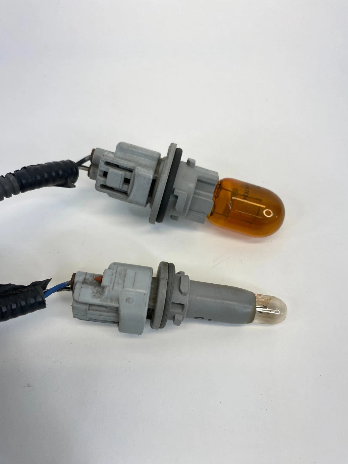 2007-2009 LEXUS RX350 FRONT LEFT DRIVER TURN SIGNAL HEADLIGHT BULB PIGTAIL