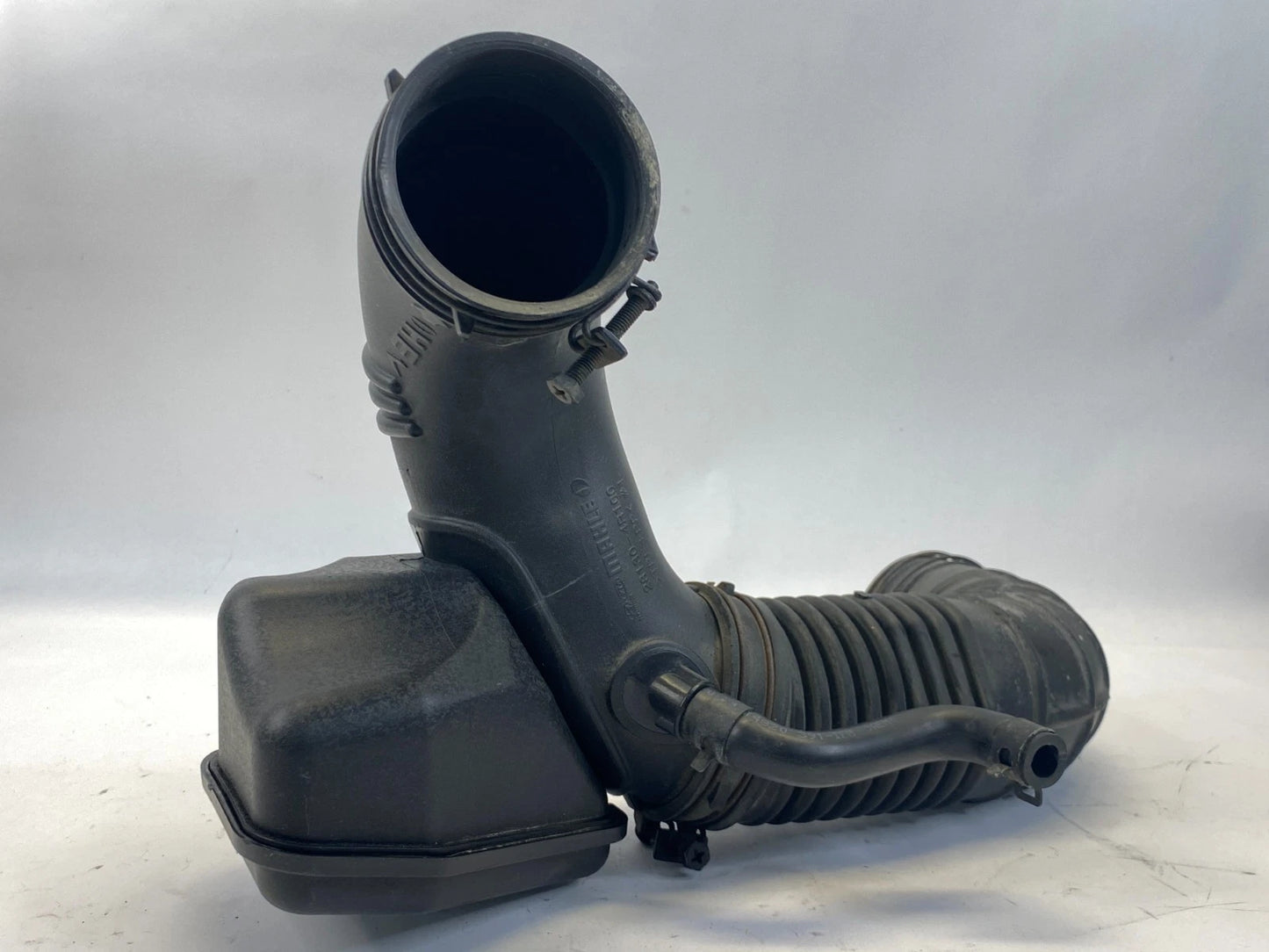2011-2015 HYUNDAI SONATA HYBRID 2.4L AIR CLEANER INTAKE TUBE HOSE 28130-4R100