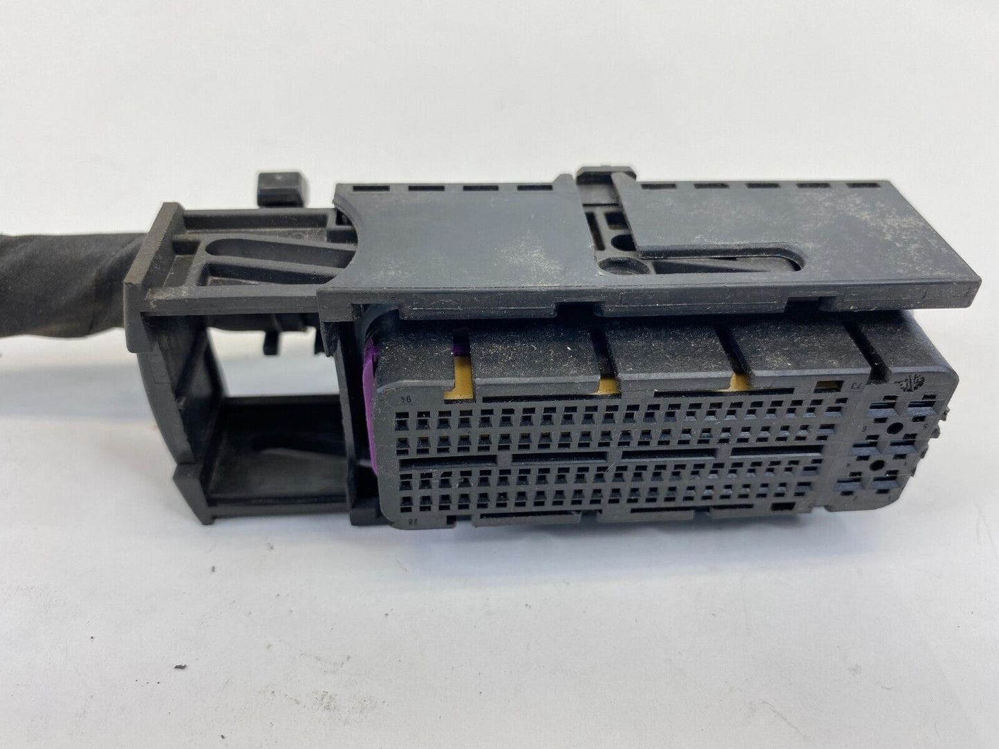 2010 2011 VW Tiguan Engine Computer Control Module Plug Connector 7L0-906-385-A