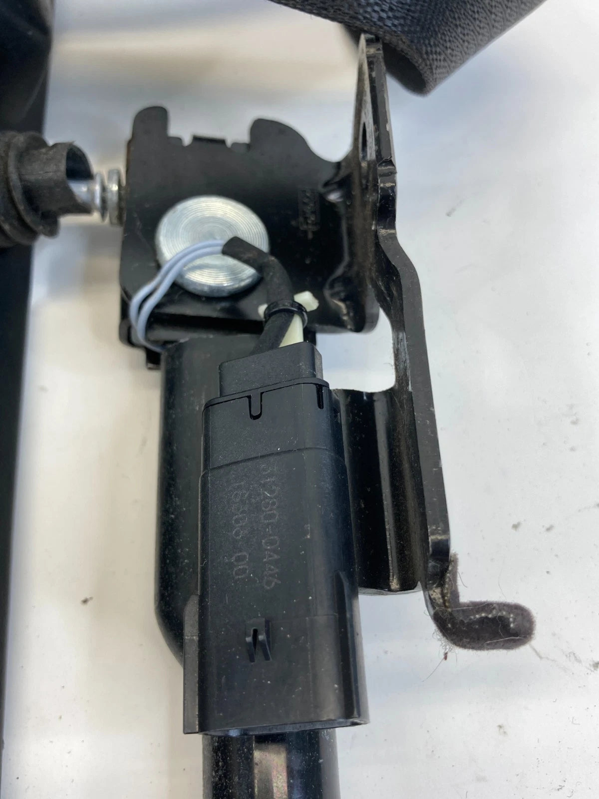 16-19 FORD EXPLORER INTERCEPTOR UTILITY FRONT LEFT SEAT BELT RETRACTOR OEM