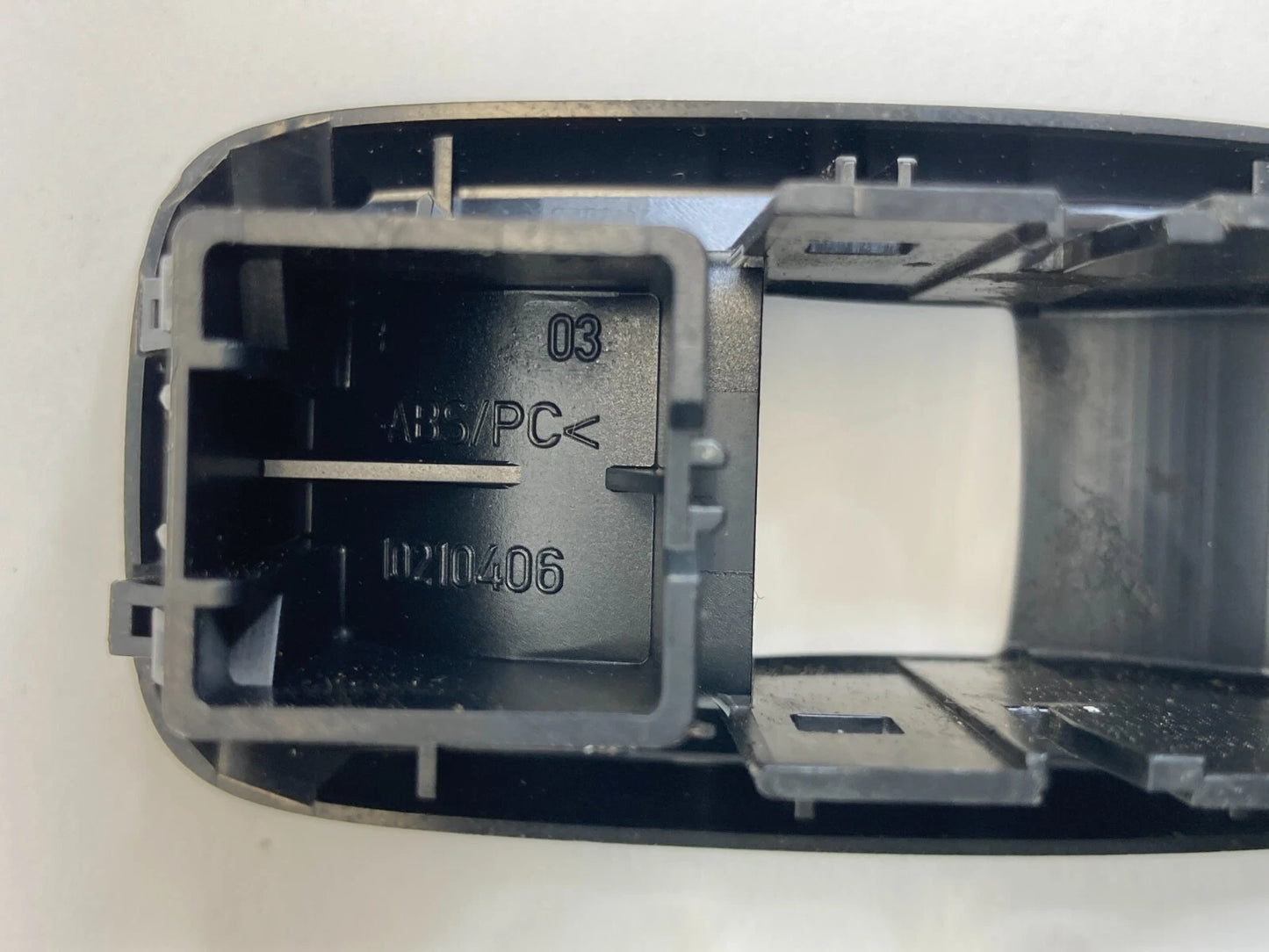 2014-2019 FORD FIESTA REAR RIGHT SIDE WINDOW SWITCH BEZEL TRIM COVER OEM