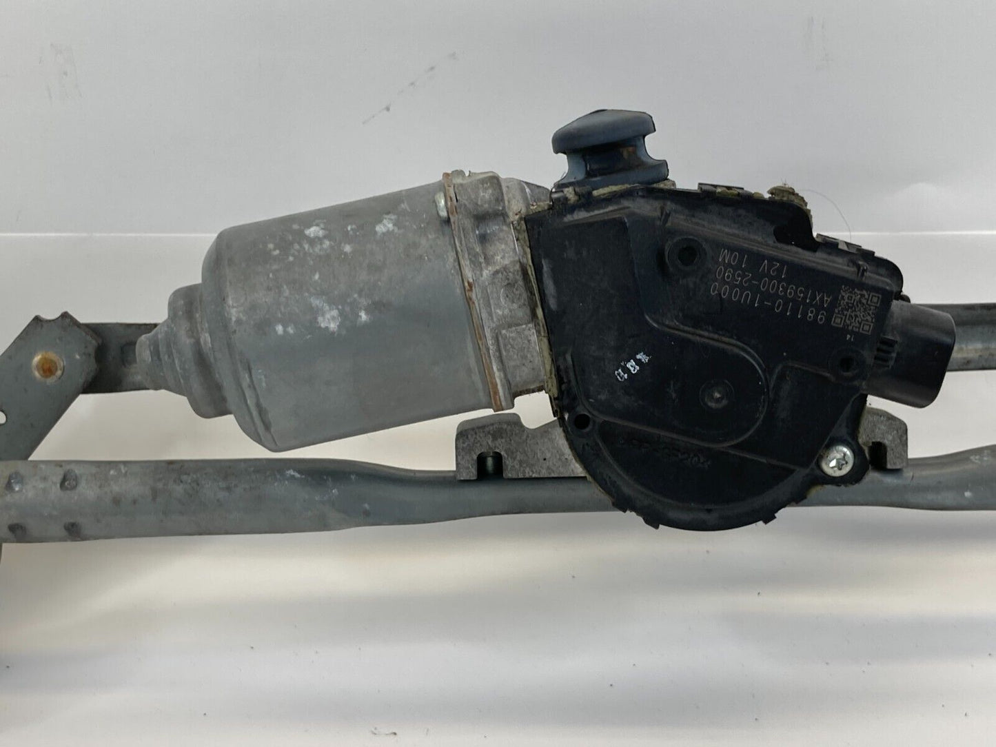 2010-2015 Hyundai Sonata Front Windshield Wiper Motor Assembly 981101U000