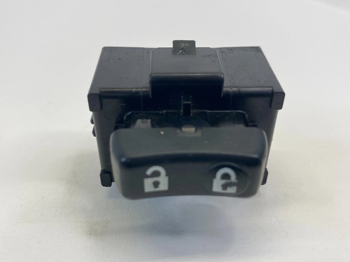 08-15 SCION XB 09-13 TOYOTA COROLLA FRONT RIGHT SIDE DOOR LOCK SWITCH BUTTON OEM