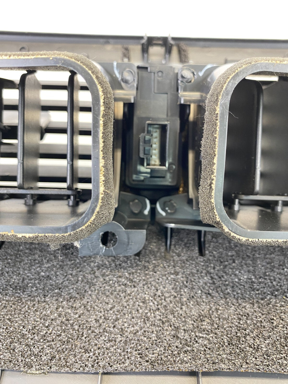 04 05 Honda Accord Dash Center A/C Air Vent Grille Trim Panel 77270-SDA-A010 OEM