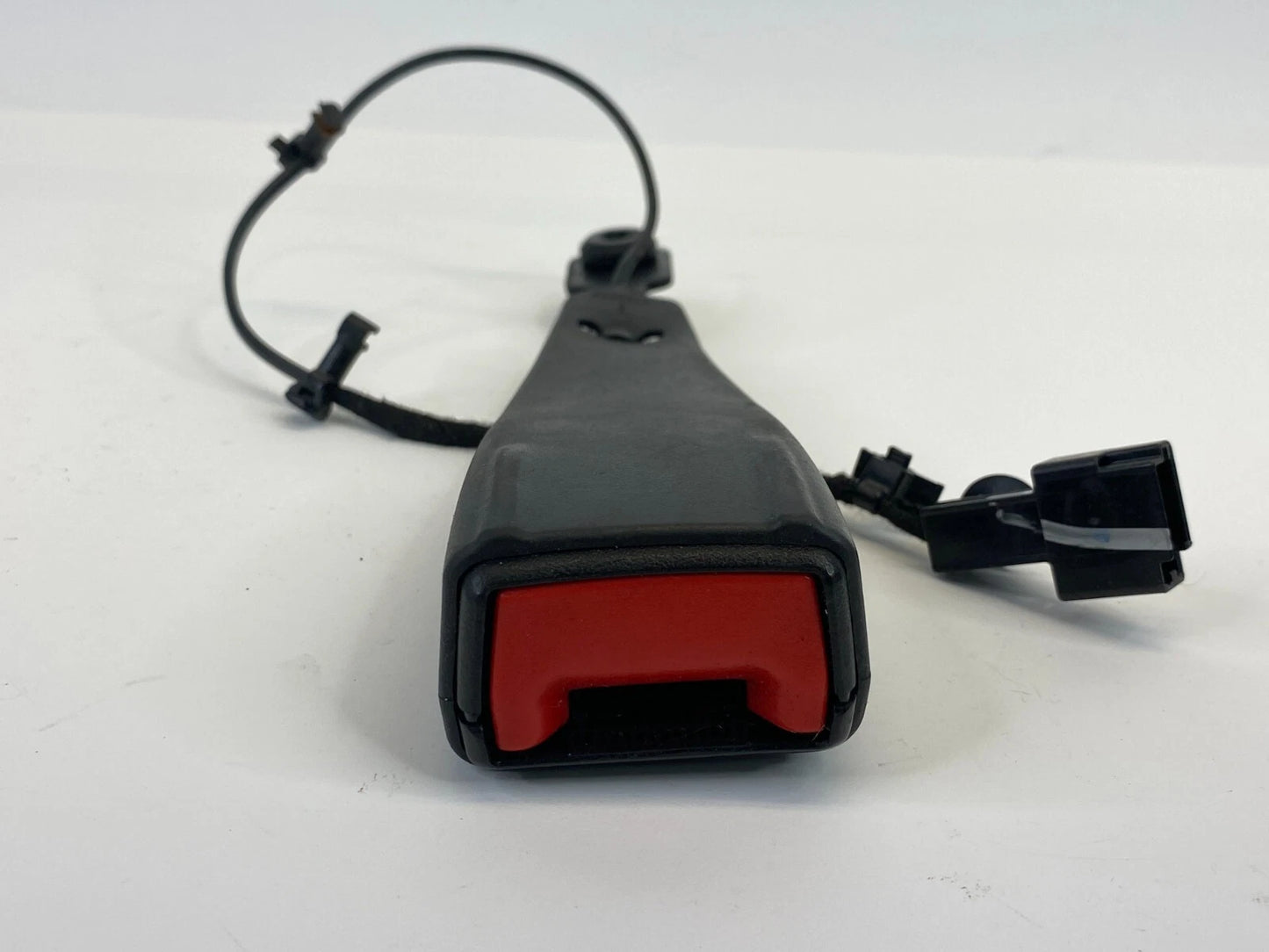 2011-2016 CHEVY CRUZE FRONT RIGHT PASSENGER SIDE SEAT BELT BUCKLE 618680800 OEM