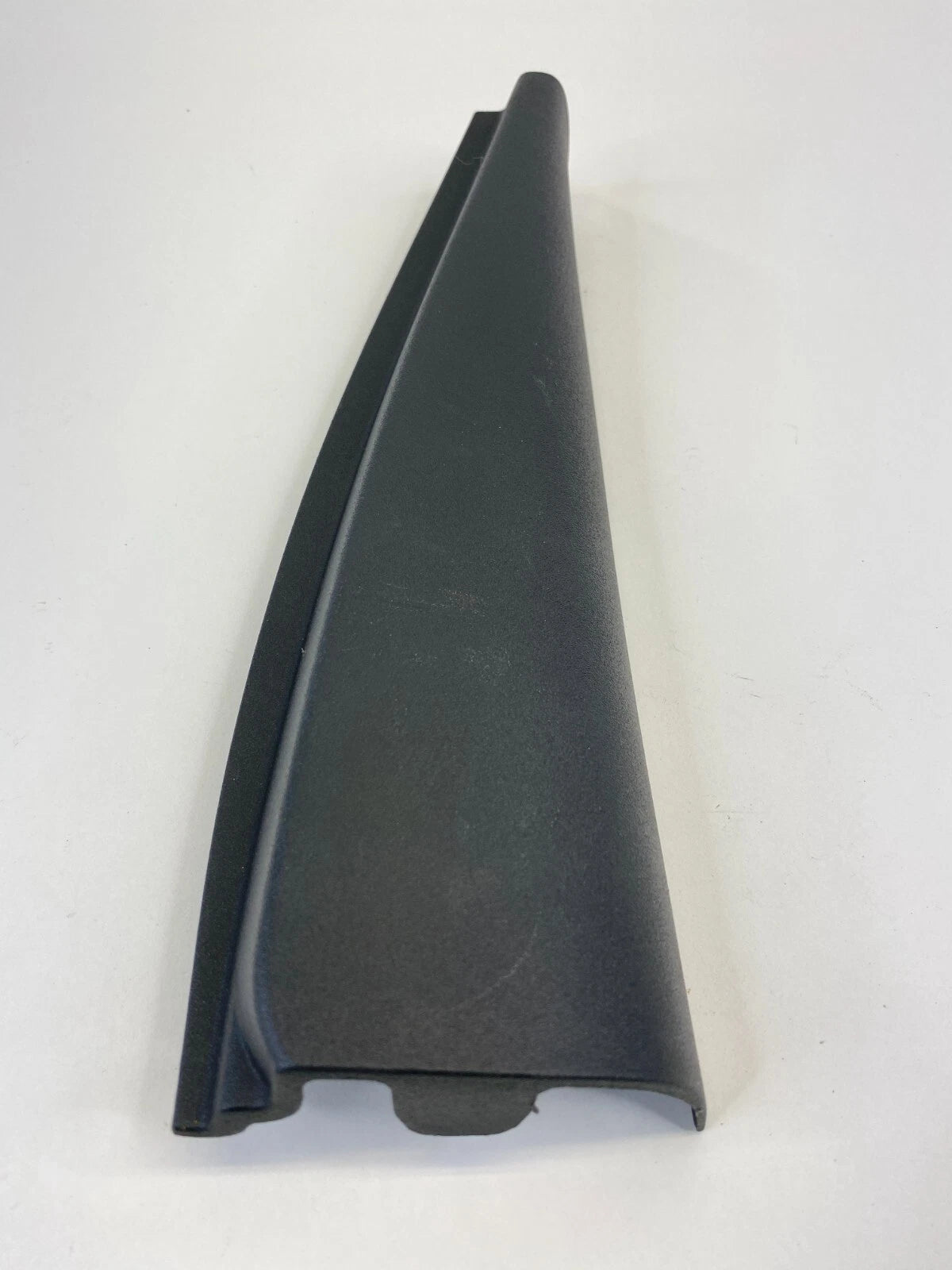 2009-2012 CHEVROLET TRAVERSE REAR LEFT DOOR INNER FRAME CORNER BEZEL 25852794