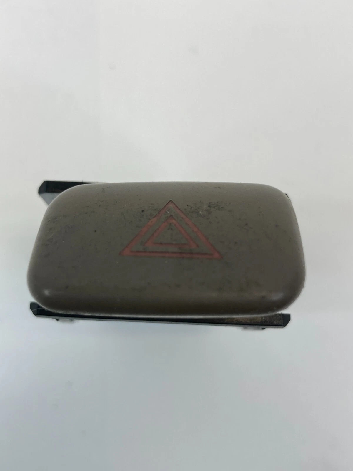 1998-2002 TOYOTA COROLLA EMERGENCY HAZARD LIGHT CONTROL SWITCH BUTTON 157962 OEM