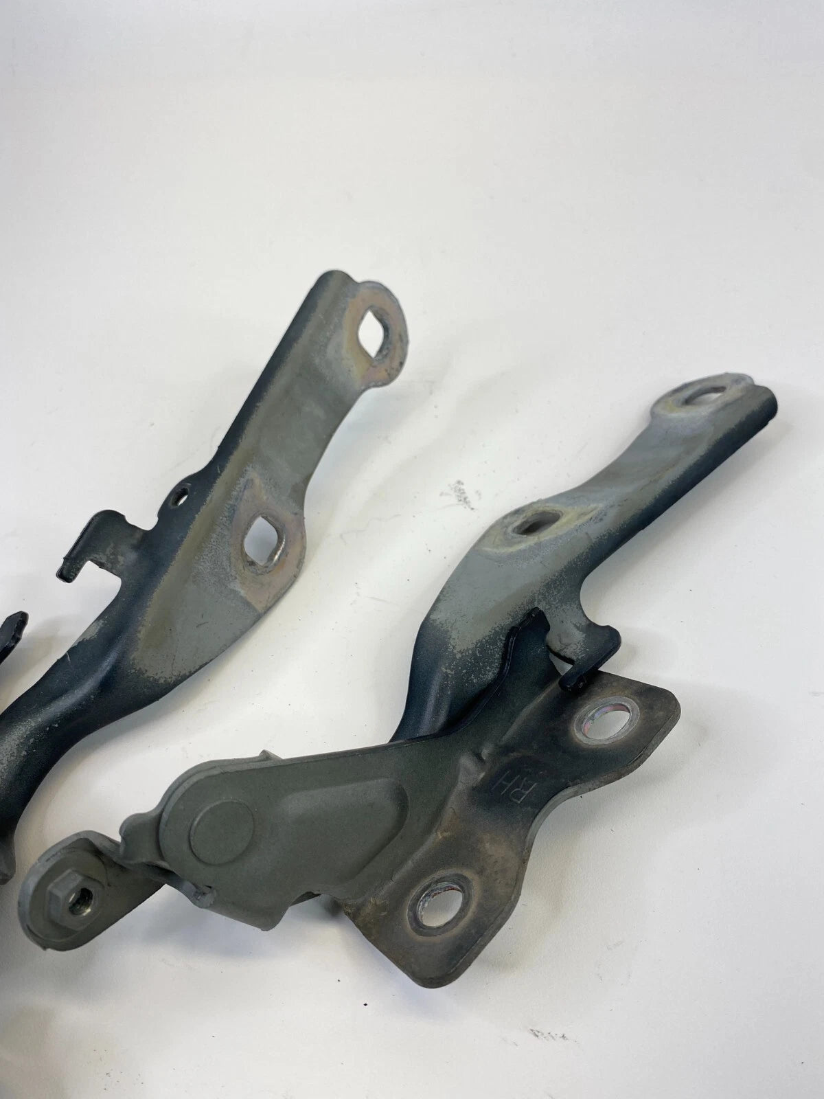 2016 CHEVROLET CRUZE LIMITED FRONT HOOD HINGE LEFT & RIGHT SET PAIR 95406039 OEM