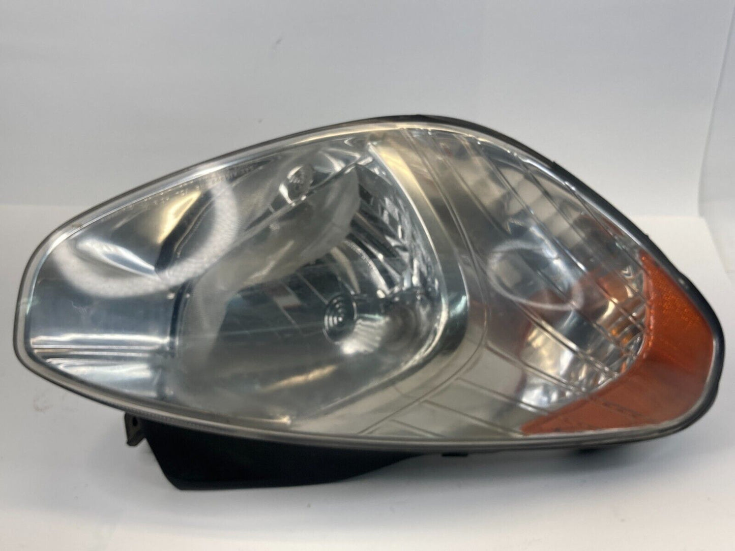 2006-2011 Hyundai Accent Front Right Passenger Side Headlight Headlamp Assembly