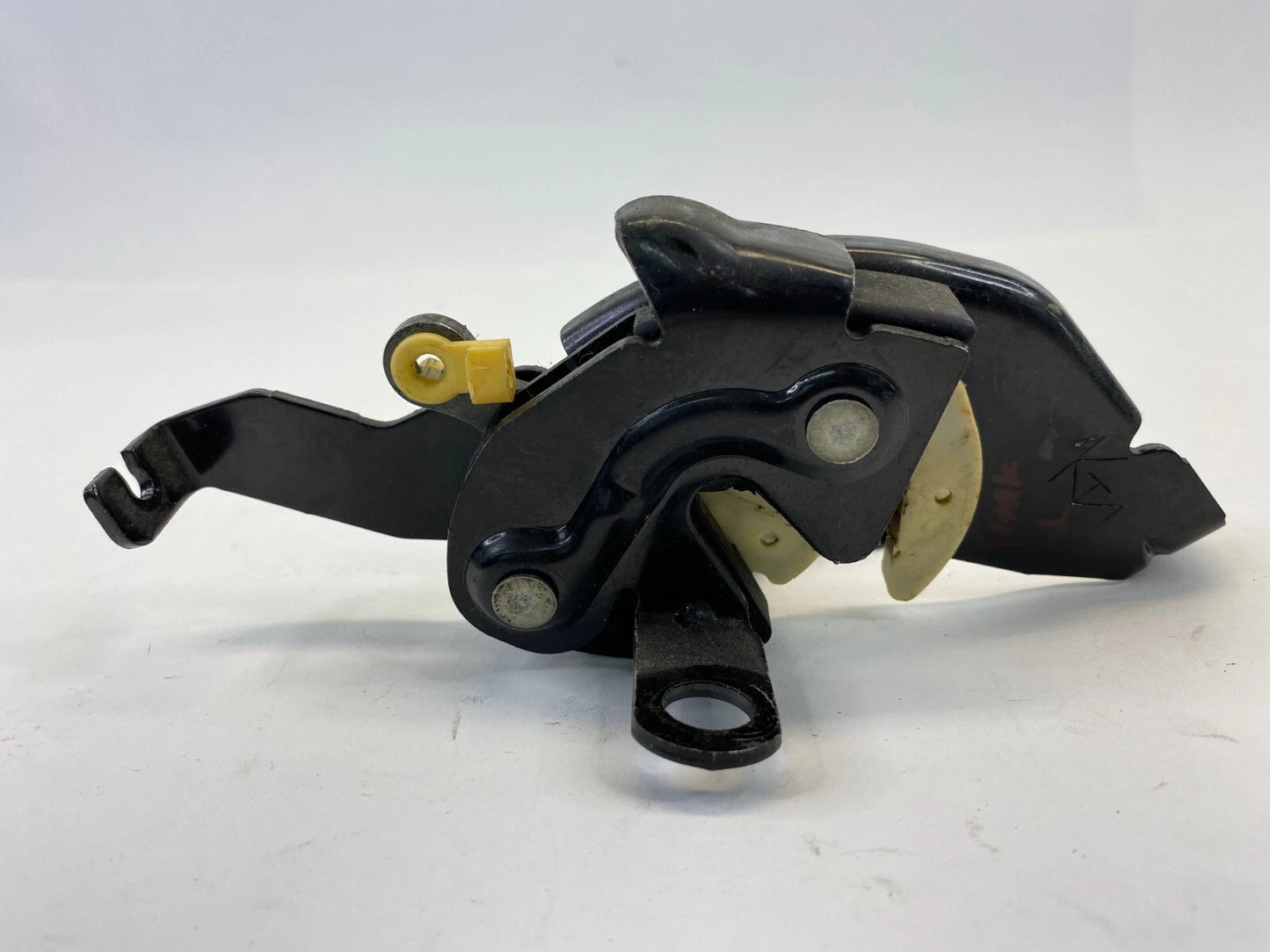 2000 00 GMC YUKON LEFT SIDE BACK DOOR REAR TRUNK LOCK LATCH ASSEMBLY OEM