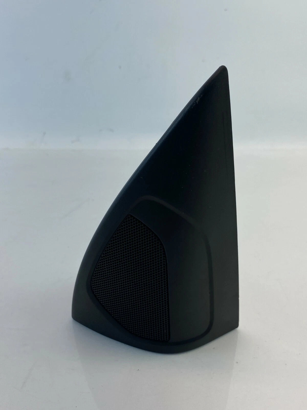 2011-2018 VOLVO S60 FRONT RIGHT PASSENGER SIDE DOOR TWEETER W/ TRIM COVER OEM