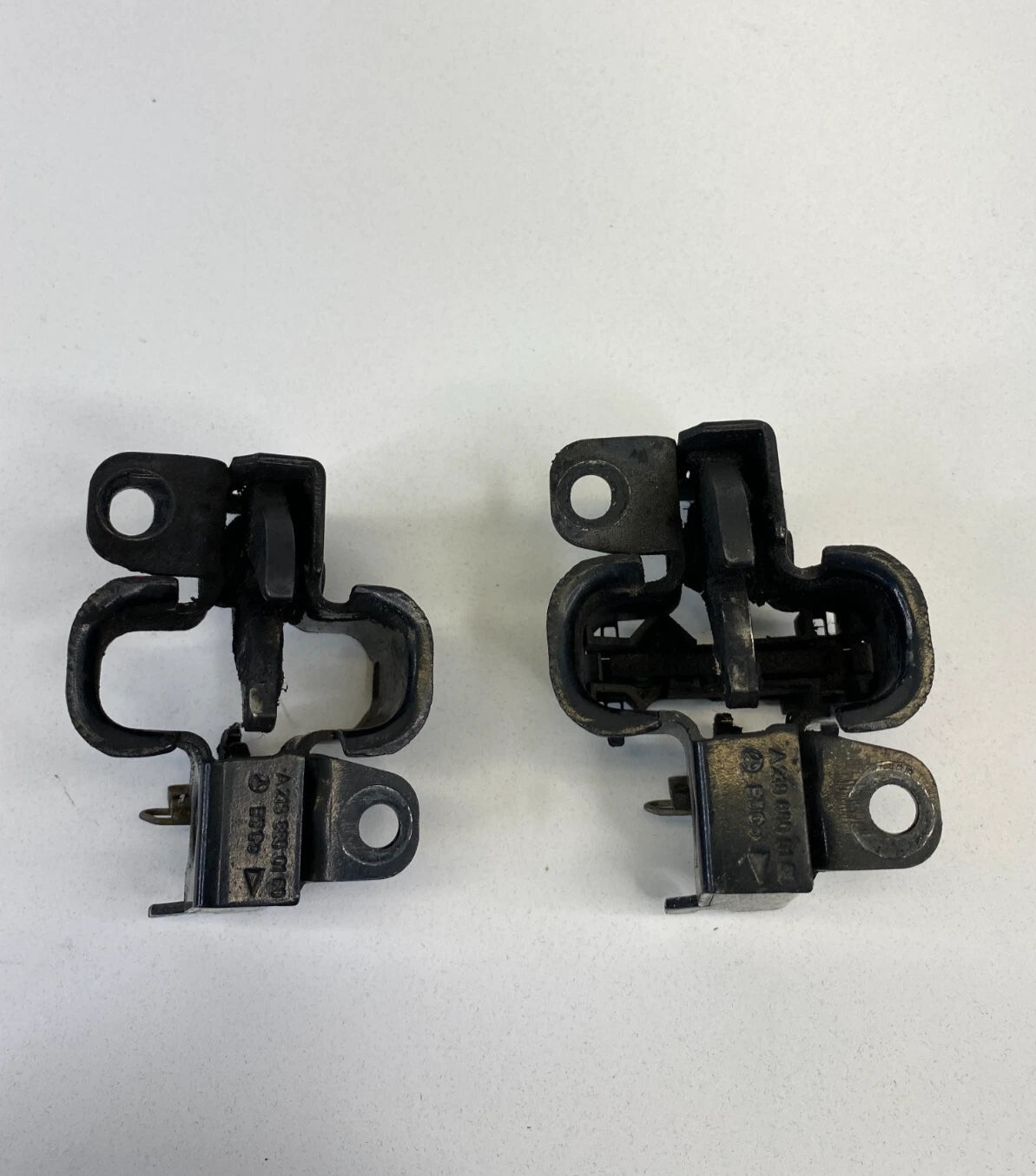 2006-2011 MERCEDES ML350 FRONT HOOD BONNET LOWER LATCH LOCK CATCH PAIR SET OEM