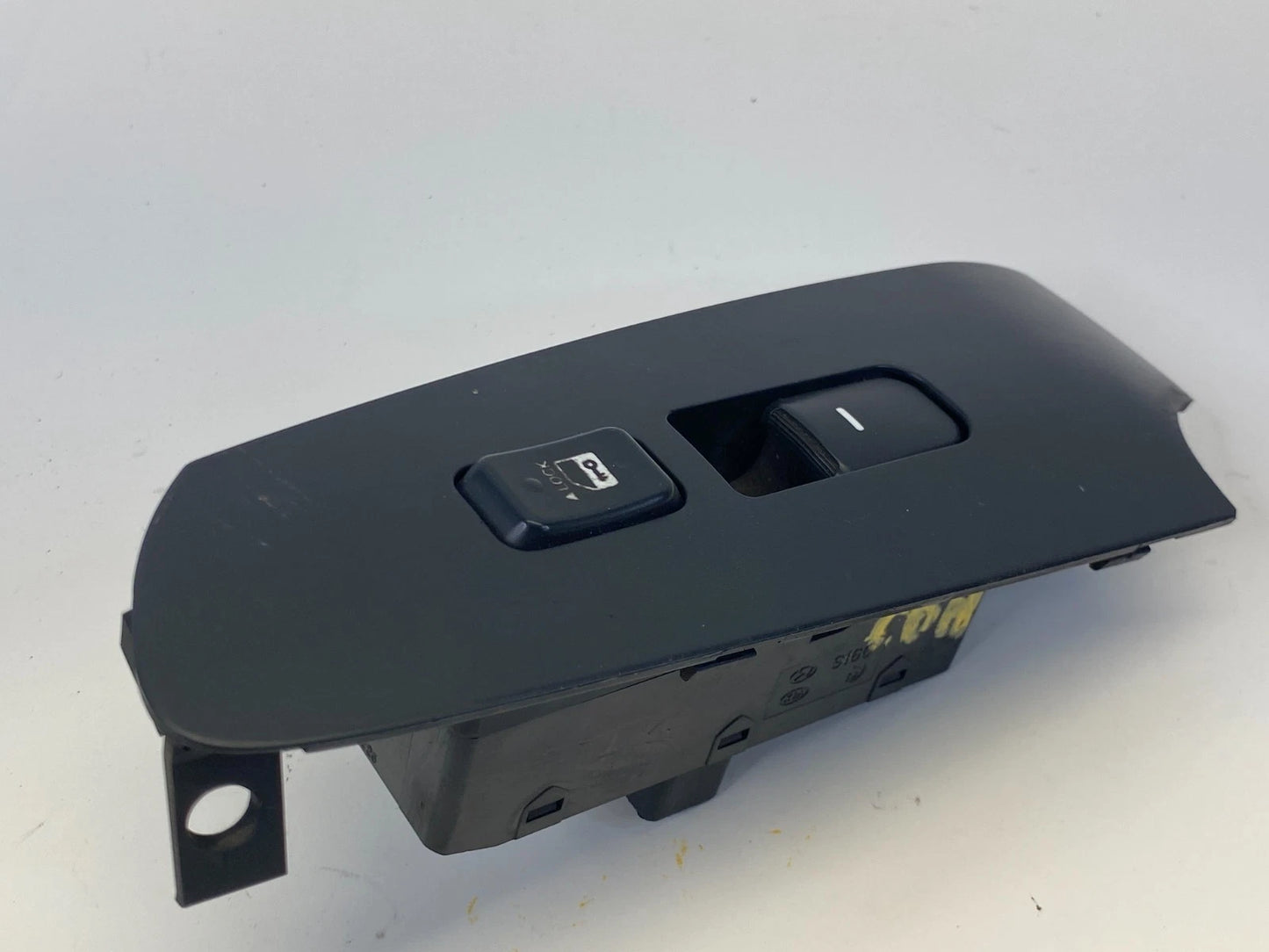 2010-2013 KIA FORTE SEDAN FRONT RIGHT SIDE POWER WINDOW CONTROL SWITCH W/ BEZEL