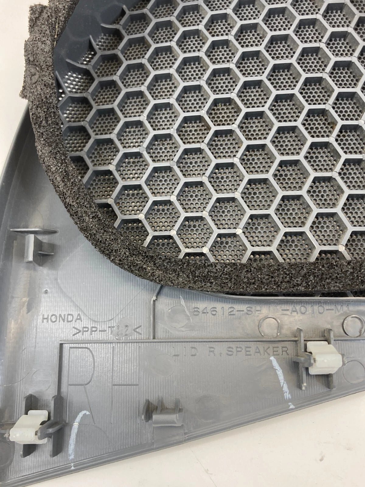 2005-2010 HONDA ODYSSEY REAR RIGHT QUARTER SPEAKER COVER GRILLE 84612SHJA010 OEM