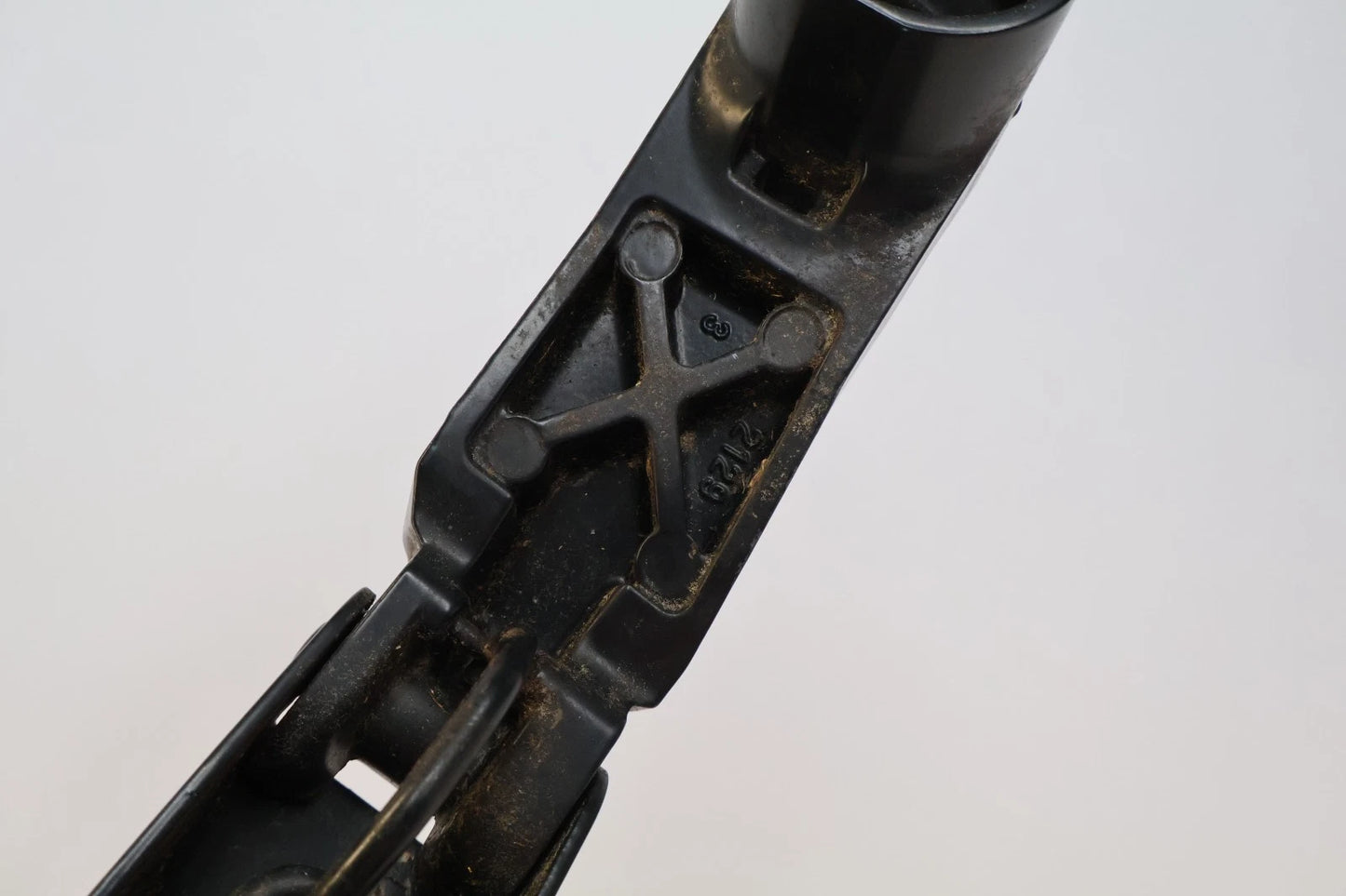 2010-2013 SUZUKI KIZASHI FRONT WINDSHIELD WIPER ARMS PAIR SET OEM FACTORY