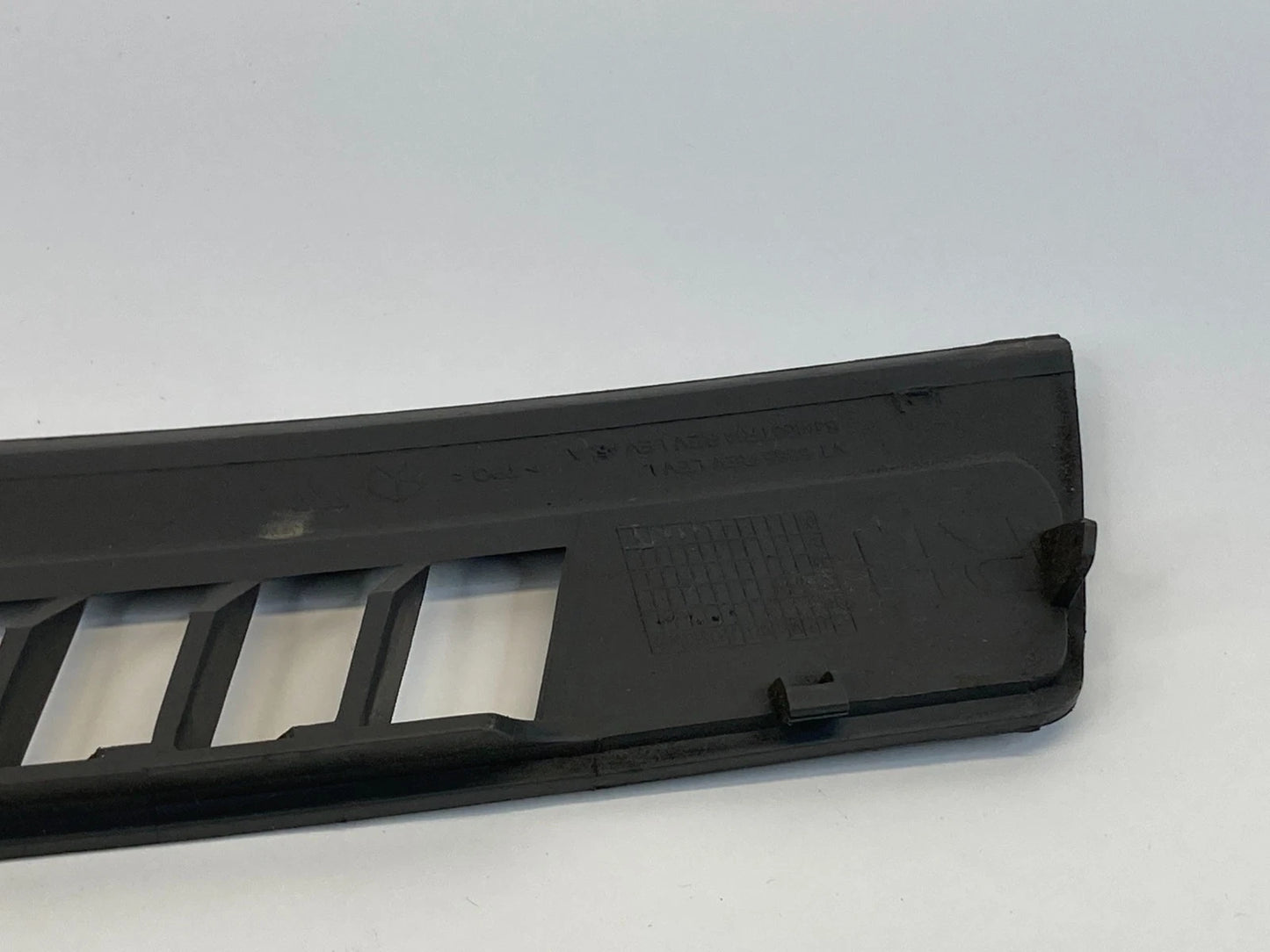 2005 2006 JEEP GRAND CHEROKEE UPPER RIGHT DASH DEFROST VENT GRILLE COVER