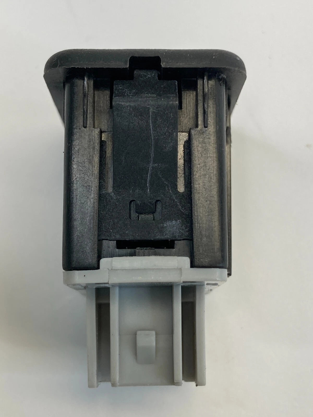 2011 2012 GMC ACADIA INSTRUMENT AUXILIARY JACK USB SOCKET RECEPTACLE 20928734
