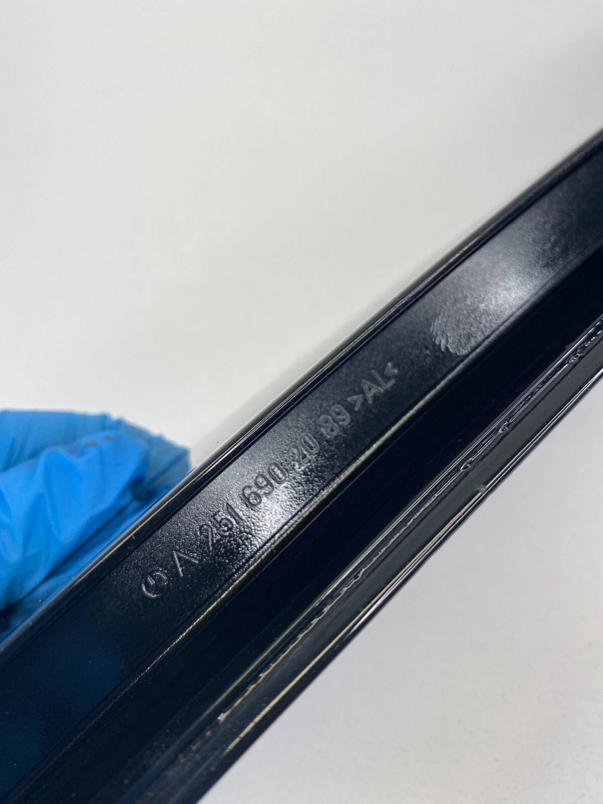 06-12 MERCEDES-BENZ R350 REAR RIGHT OUTER DOOR PILLAR TRIM MOLDING A2516902089