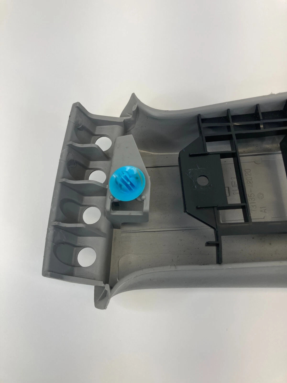 04-07 TOYOTA HIGHLANDER RIGHT CENTER UPPER B PILLAR COVER TRIM 62410-48060 OEM