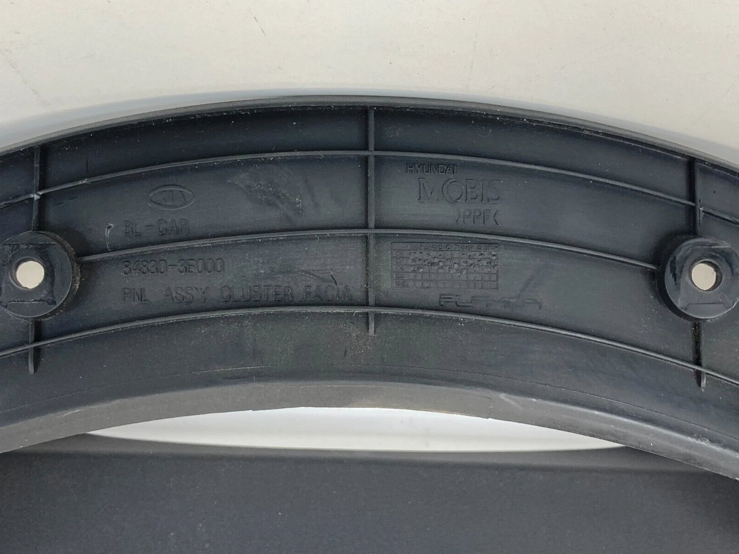 2003-2009 KIA SORENTO SPEEDOMETER INSTRUMENT CLUSTER DASH BEZEL TRIM 84830-3E000