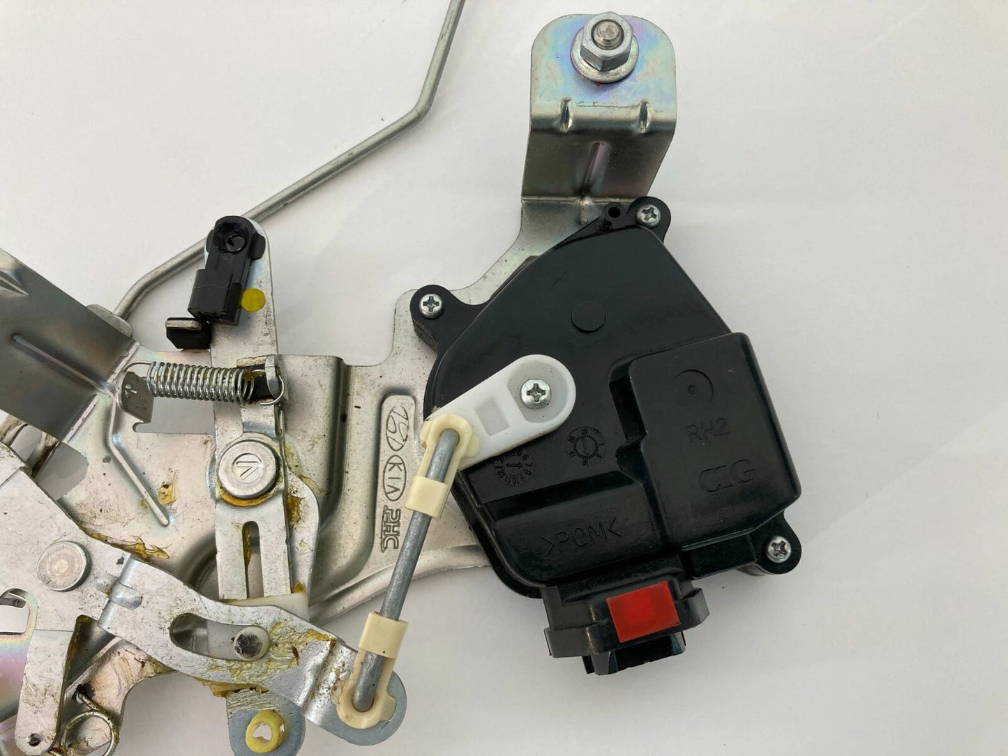 2007 2008 HYUNDAI ENTOURAGE 06-09 KIA SEDONA REAR TAIL GATE BELL CRANK ACTUATOR