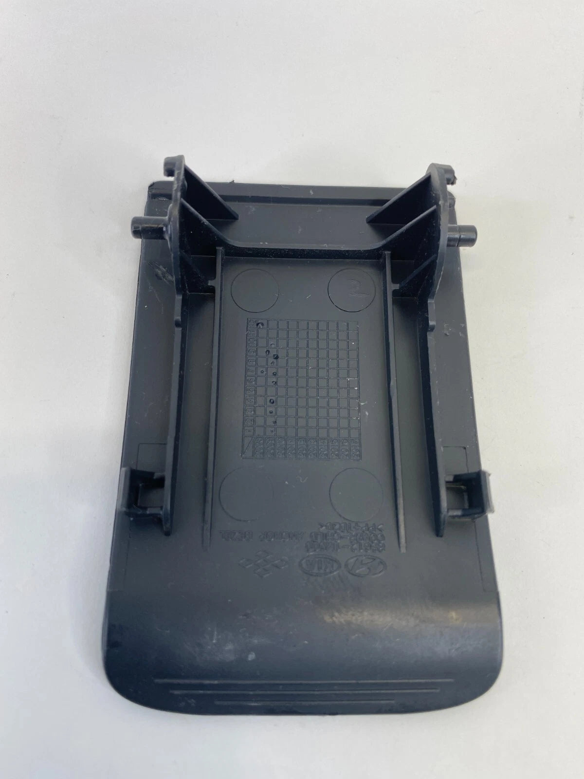 2010 11 12 2013 KIA FORTE SEDAN REAR CHILD ANCHOR COVER TRIM BEZEL 85612-1M500