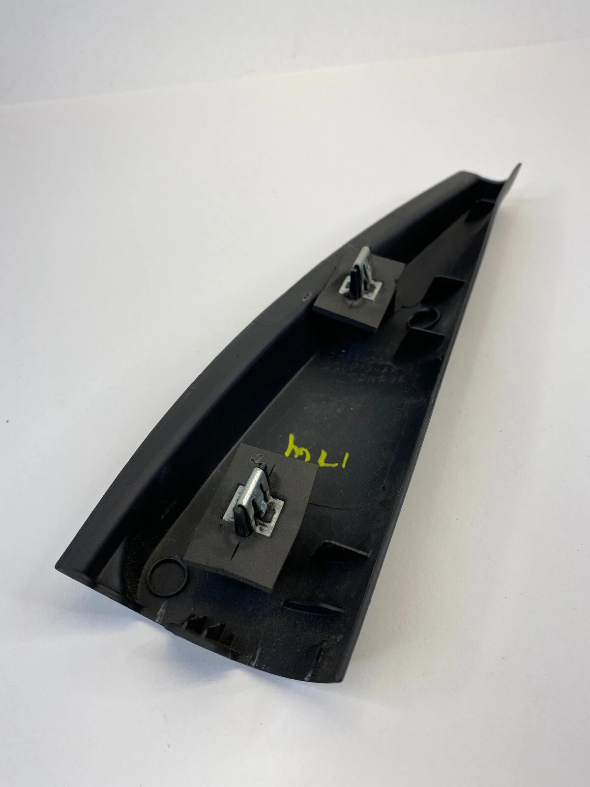 2009-2012 CHEVROLET TRAVERSE REAR RIGHT DOOR INNER FRAME CORNER COVER 25852004
