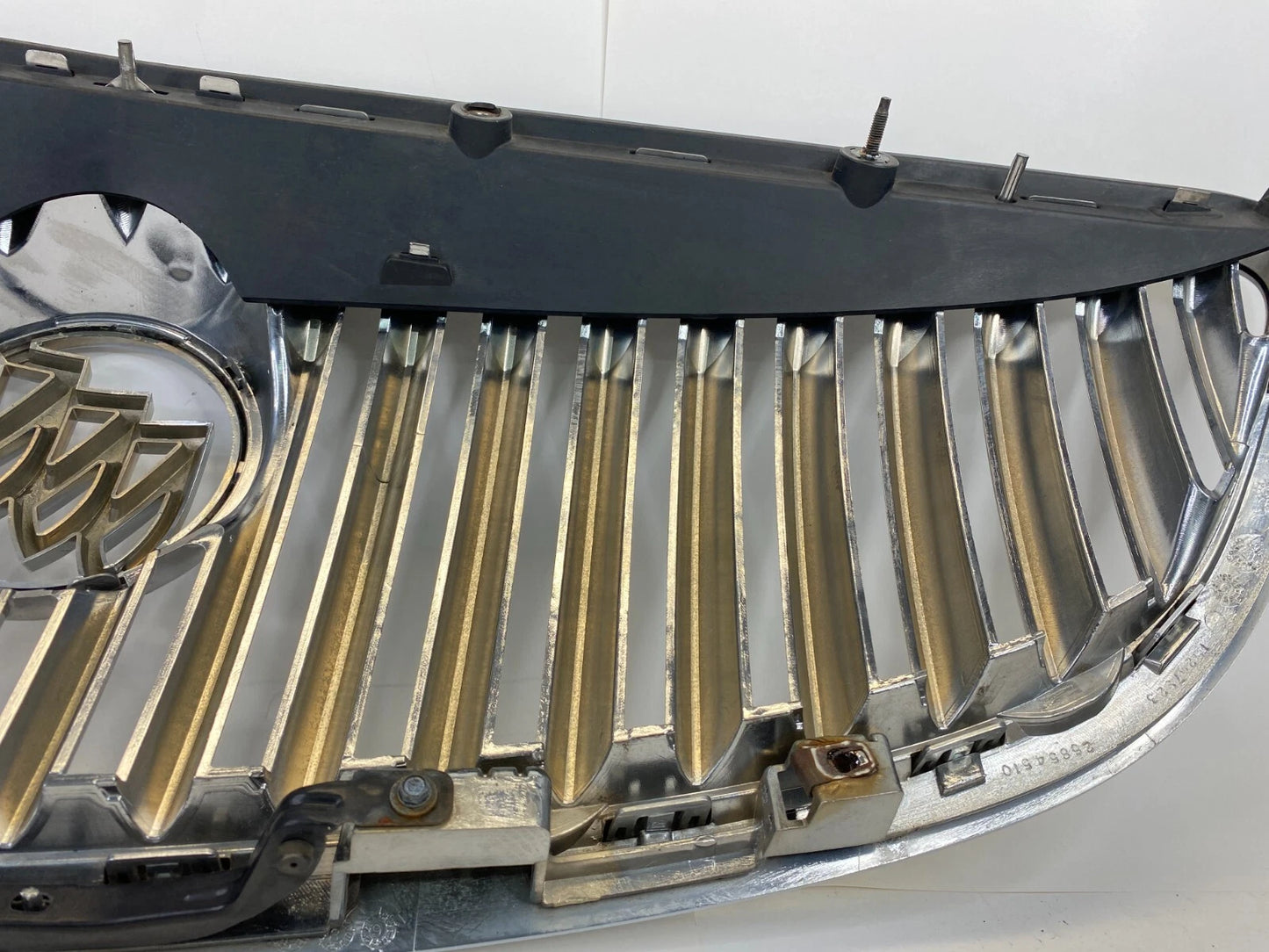 2008-2012 BUICK ENCLAVE FRONT BUMPER CENTER GRILL GRILLE ASSEMBLY 15297923 OEM