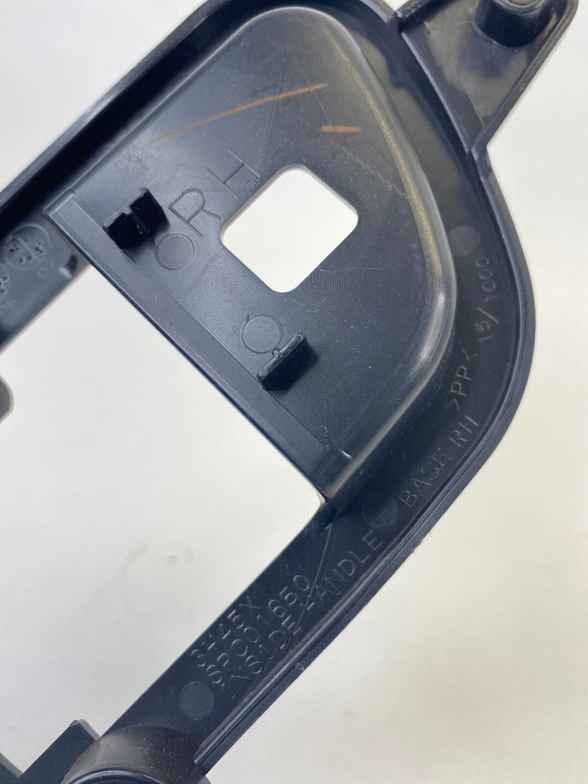 2007 2008 MITSUBISHI OUTLANDER REAR RIGHT INTERIOR DOOR HANDLE BEZEL SPC01650