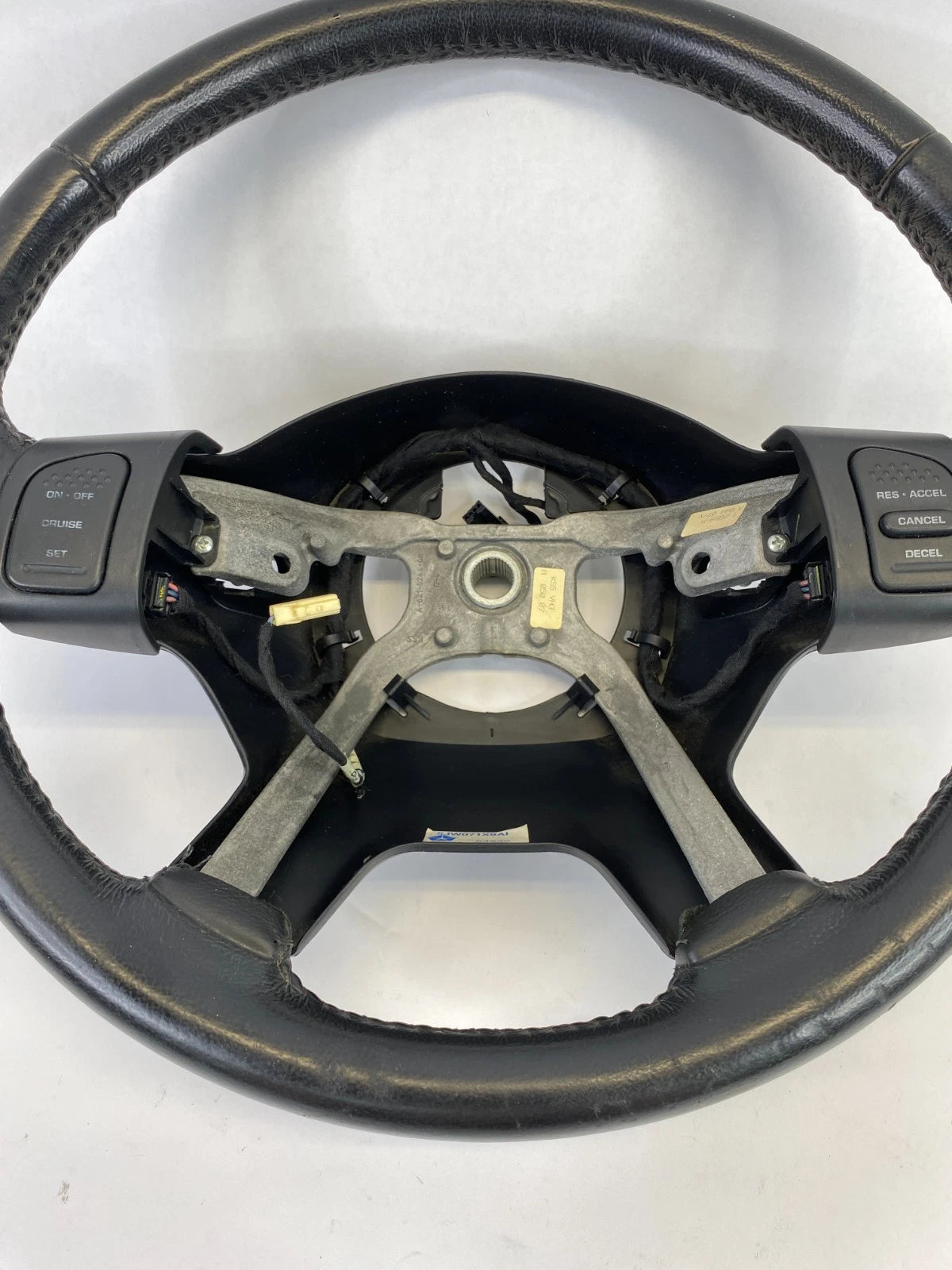 06 07 JEEP LIBERTY STEERING WHEEL W/ CRUISE CONTROL LEATHER ASSY 5JW071X9AI OEM