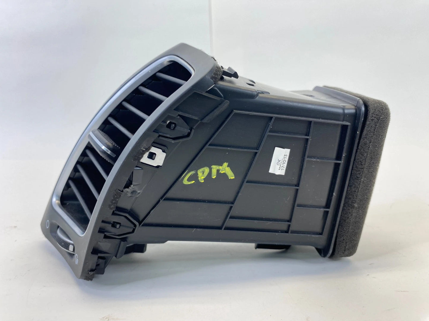 2014 2015 KIA SORENTO CENTER DASH RIGHT SIDE A/C AIR VENT GRILLE 2U974-20105 OEM