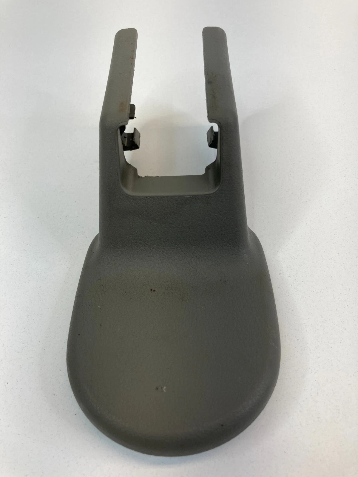 2009-2012 ACURA RDX REAR RIGHT INNER SEAT TRACK END COVER TRIM CAP 81106-STKY