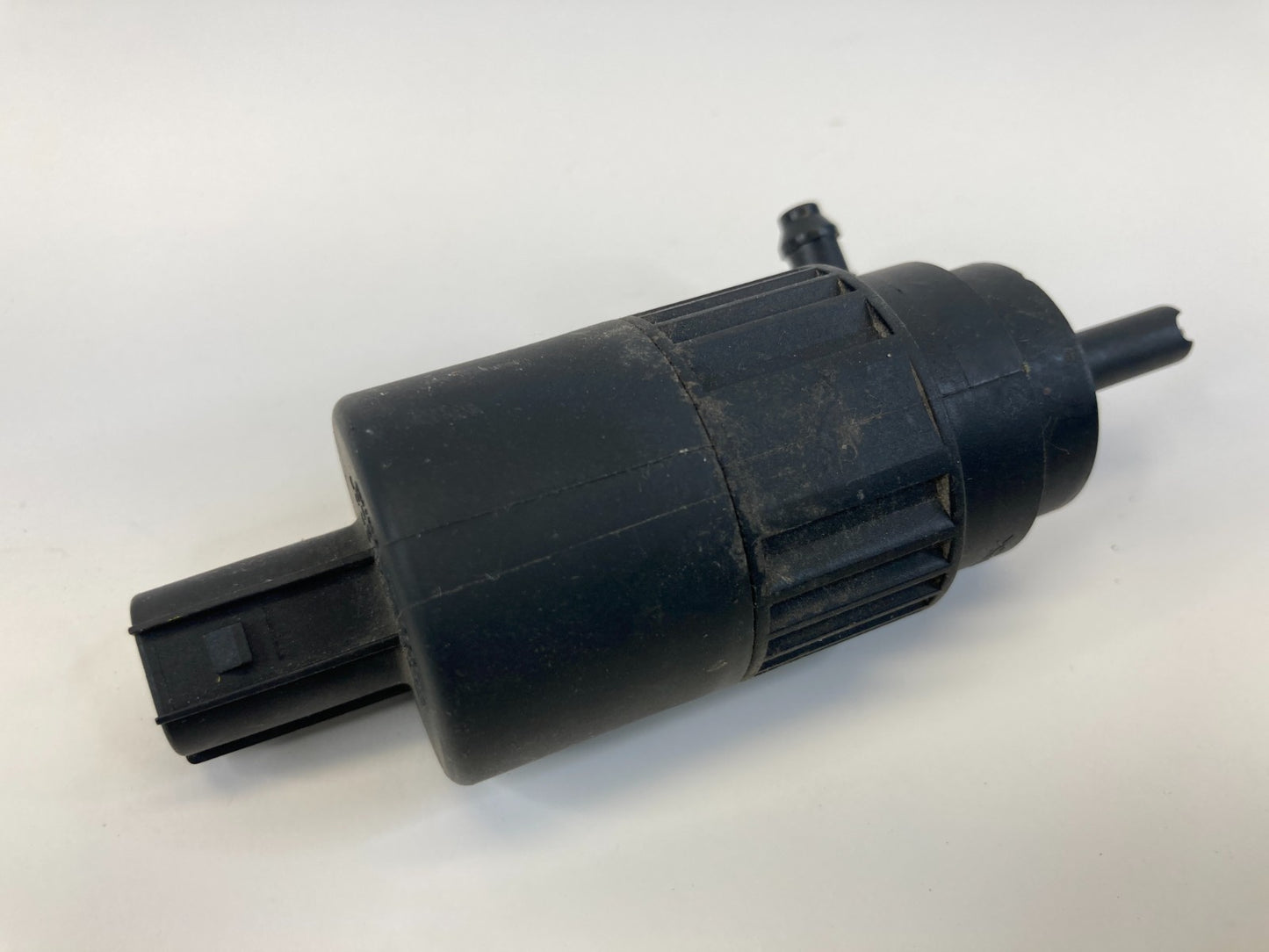 2012-2015 Chevrolet Captiva Sport Windshield Washer Reservoir Pump Motor