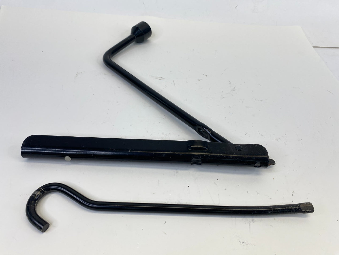 2010-2017 GMC Terrain Emergency Spare Tire Jack & Tool Assembly 22722565